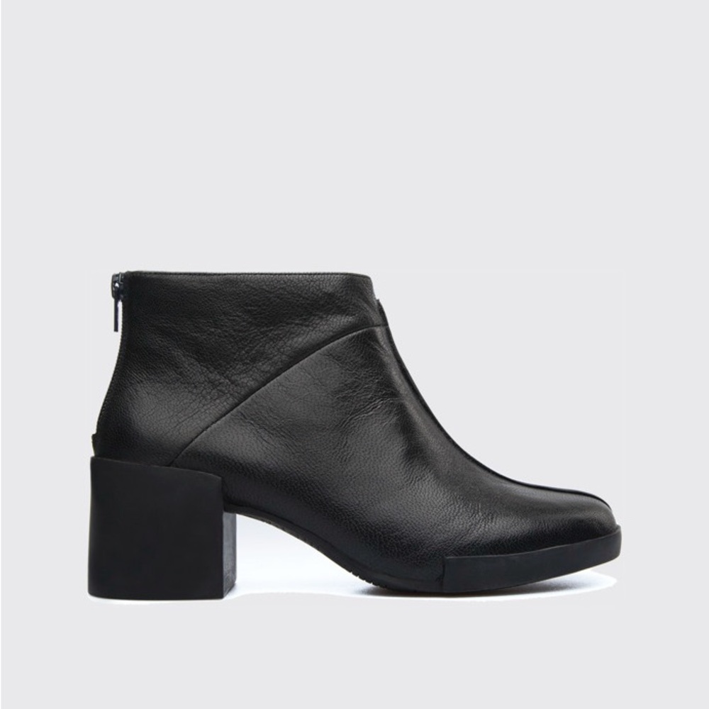 Camper Black Leather Lotta Ankle Boots